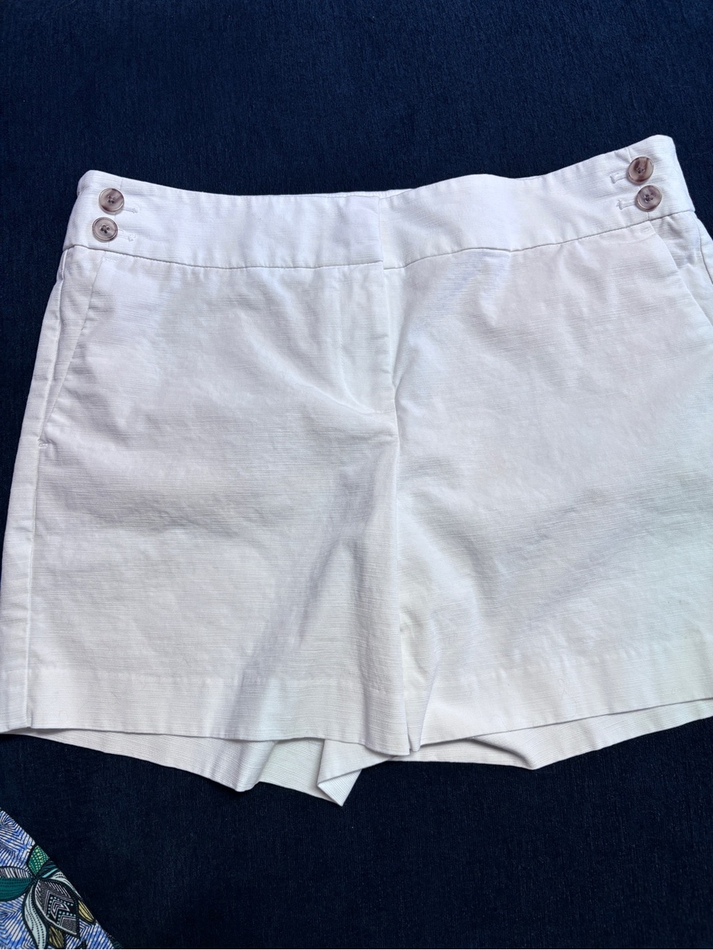 Ann Taylor Factory white shorts size 10